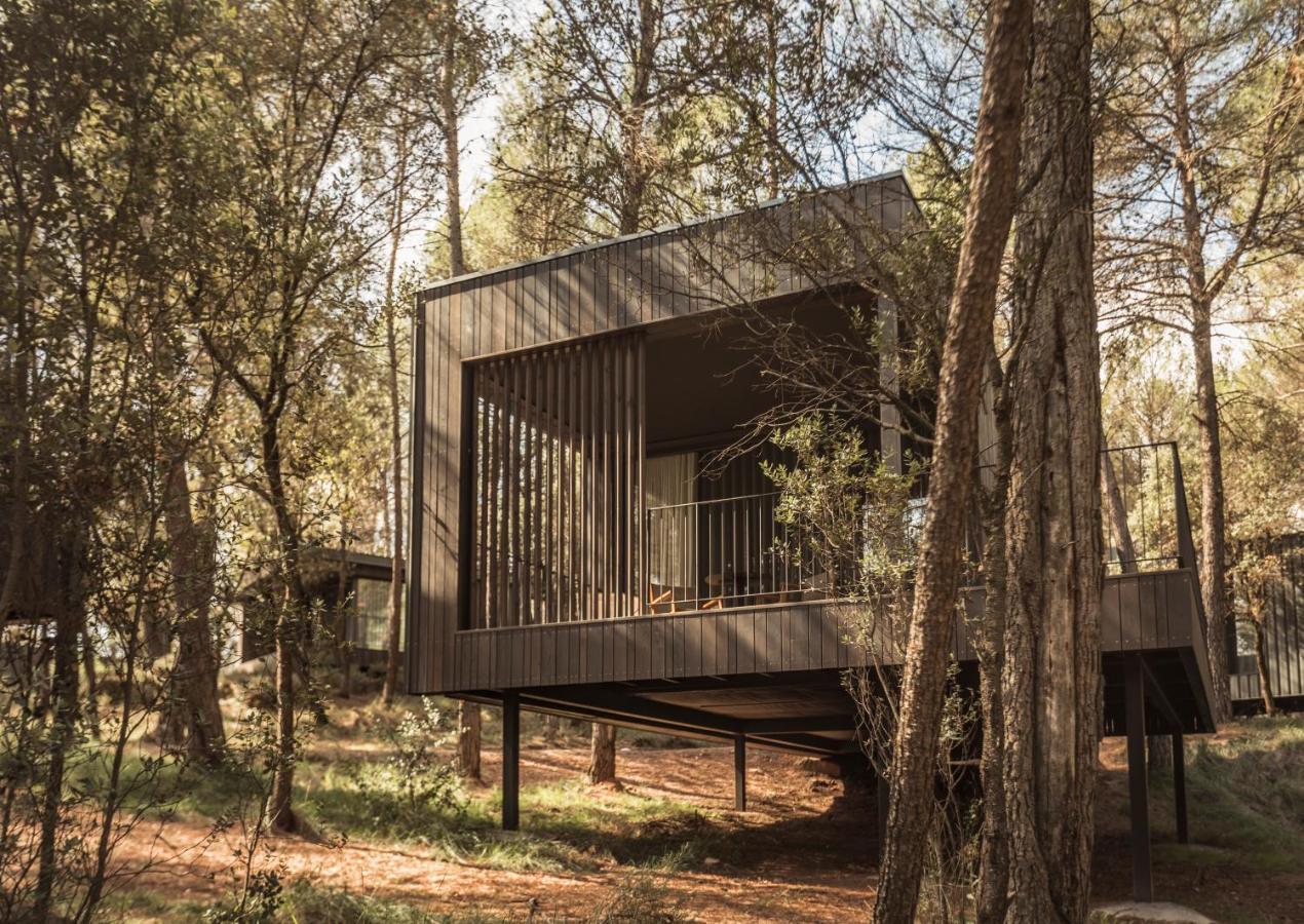 Les Cabanes De L'Oller Del Mas Манреса Экстерьер фото