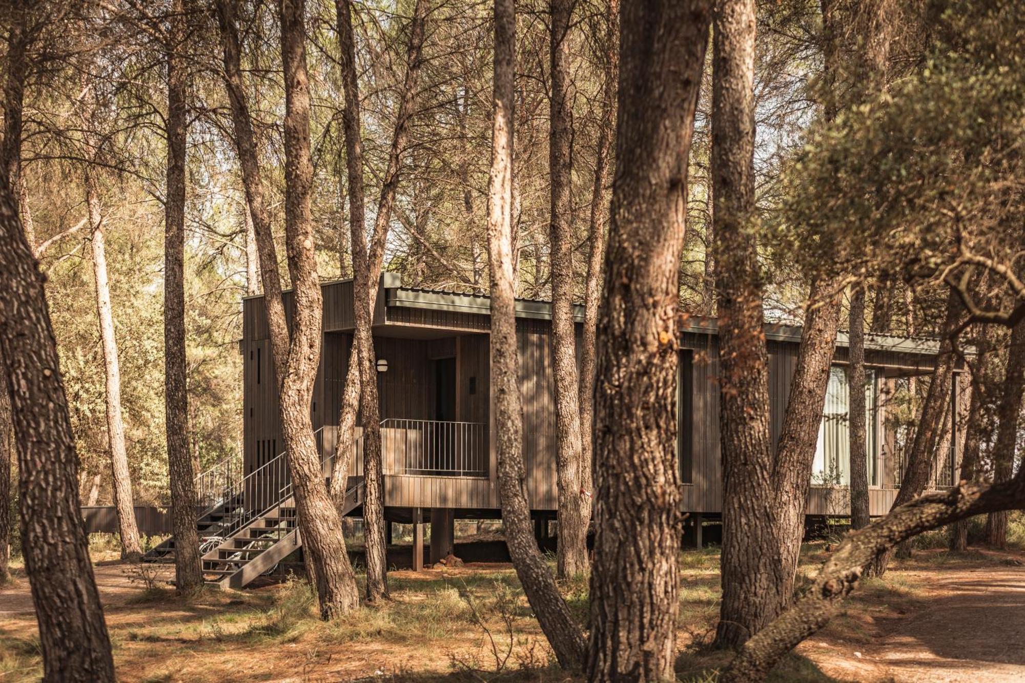 Les Cabanes De L'Oller Del Mas Манреса Экстерьер фото