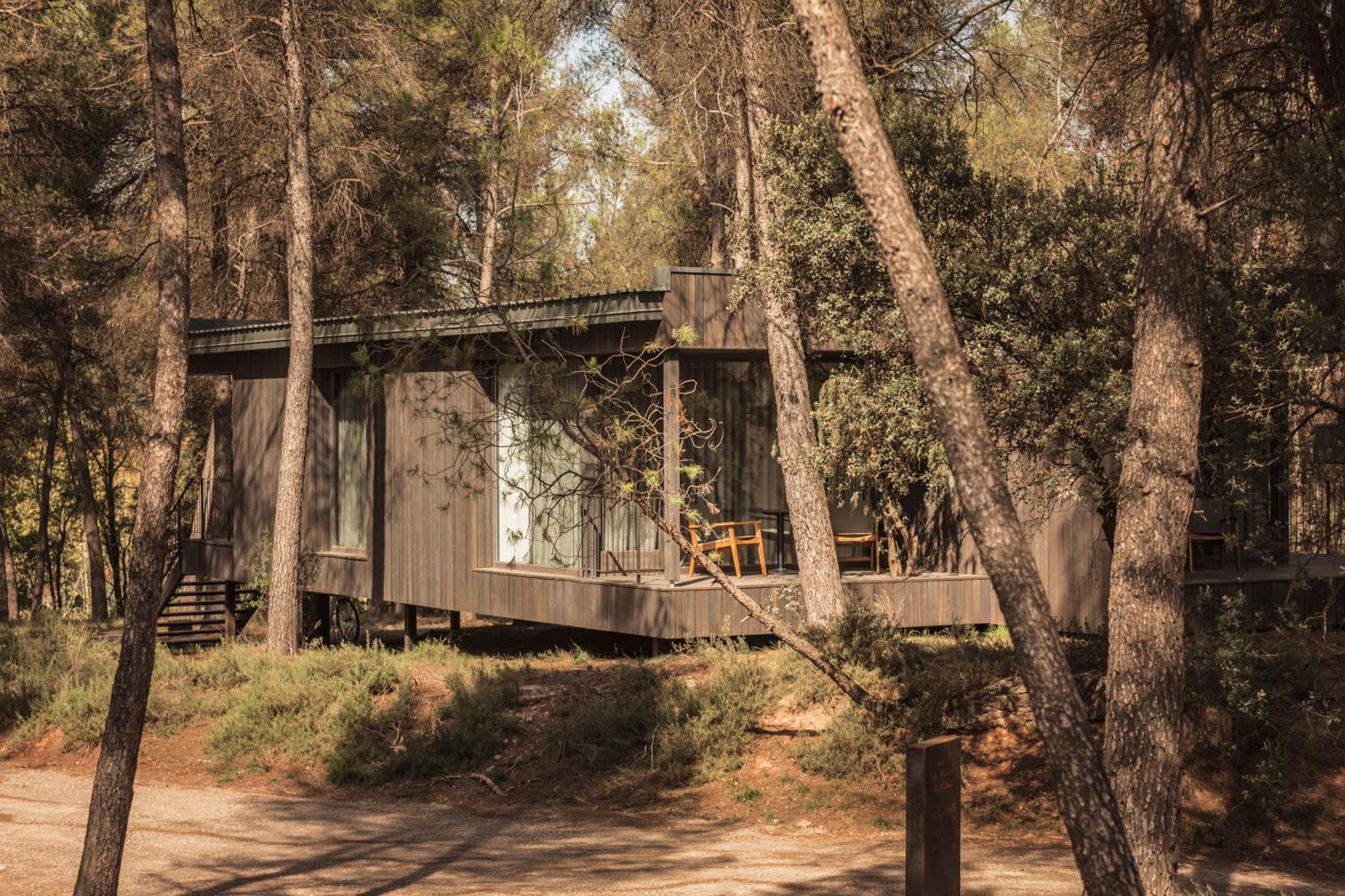 Les Cabanes De L'Oller Del Mas Манреса Экстерьер фото