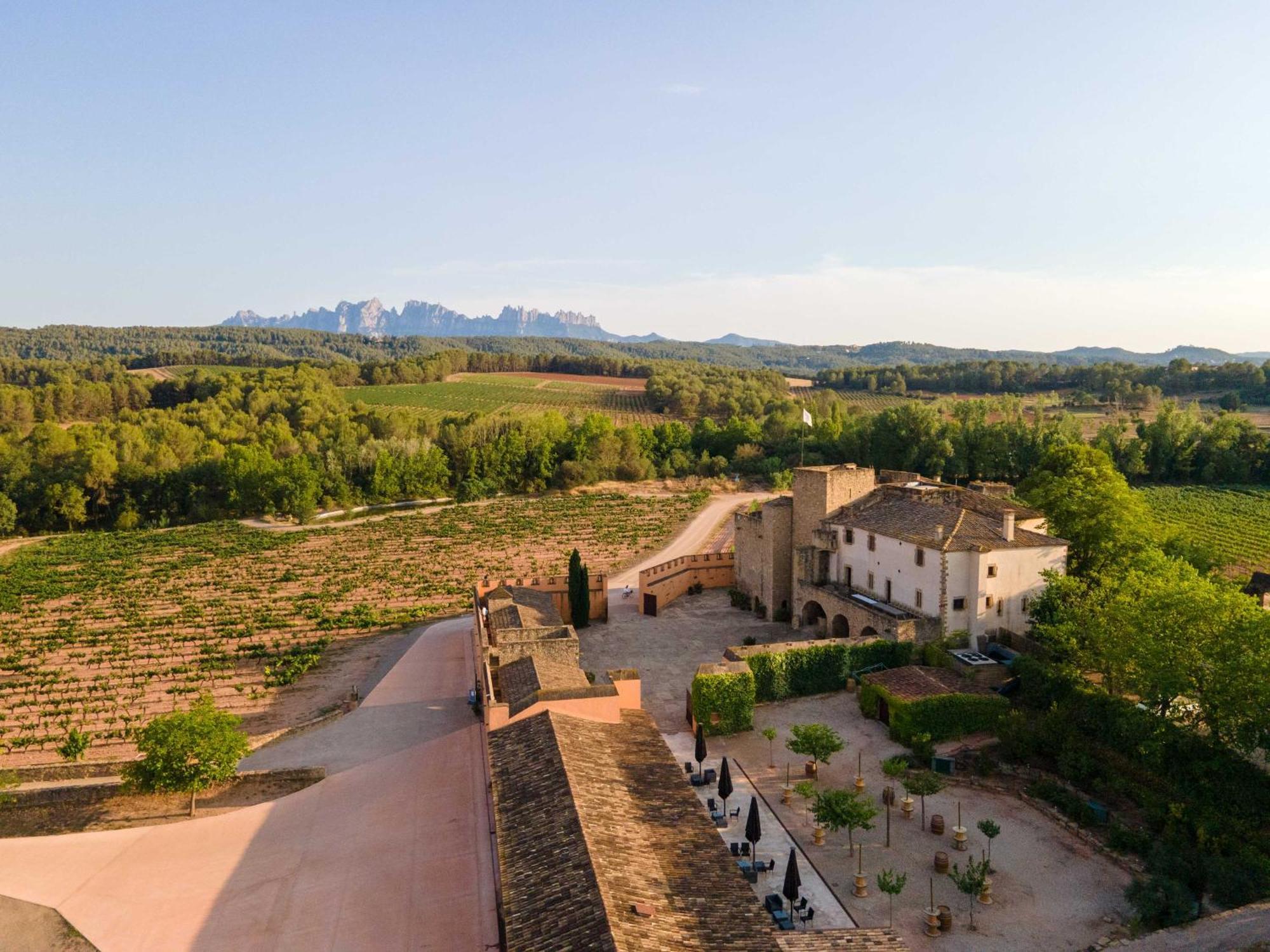 Les Cabanes De L'Oller Del Mas Манреса Экстерьер фото